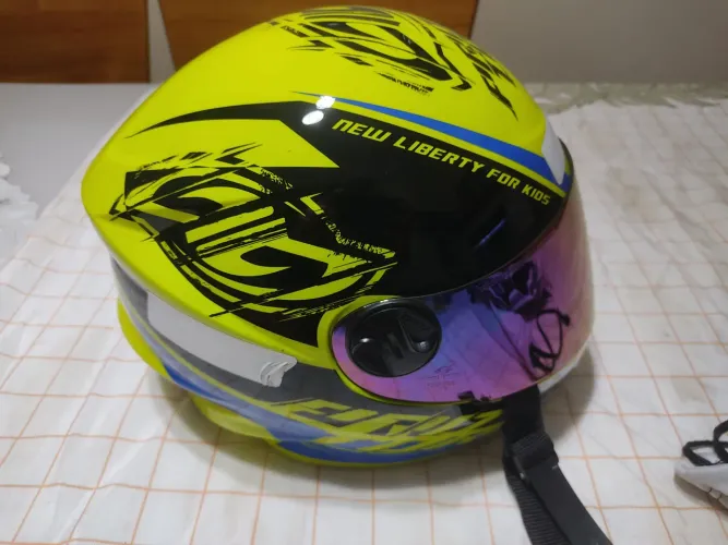 Capacete de moto infantil 