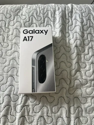 Smartphone Samsung Galaxy A17 128GB 4GB RAM Cinza 6,7" Câm. Tripla + Selfie 13MP