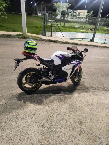 CBR 1000 rr fireblade 