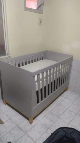 Berço 3 x 1 que vira cama + colchão e lençóis