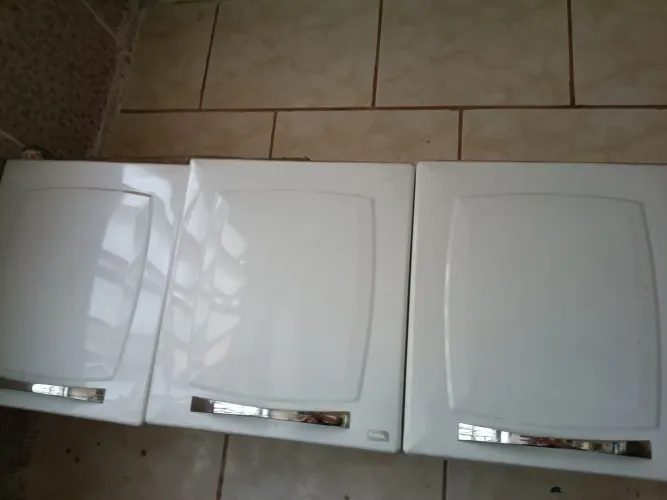 Armário Itatiaia 3 portas semi novo