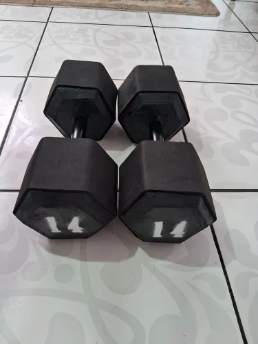 Par de Halteres 14 kg de concreto emborrachado 