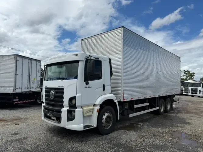 VOLKSWAGEN 24250 BAU ANO 2011
