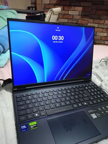 Acer Predator PHN16-73 Gamer | RTX 5070 | Intel Core Ultra Novíssimo