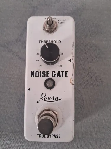 Pedal noise gate