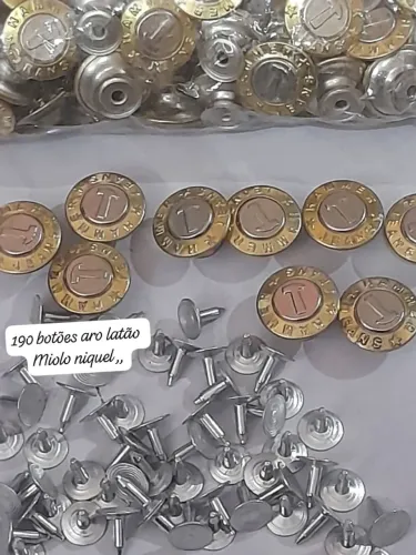 1,pacote botões em latão 190unidades +1 pacote botões prata velha c 278 preço 390 reais 