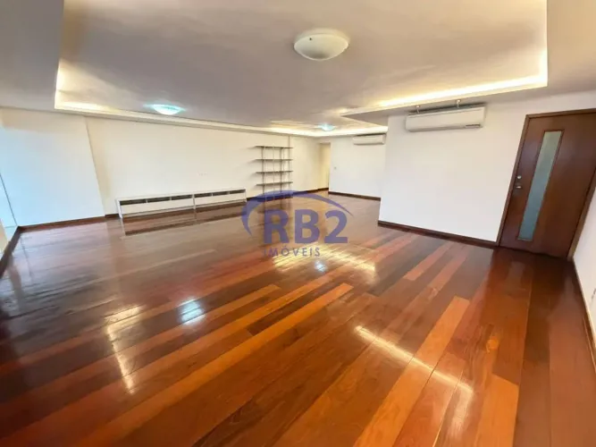 Apartamento com vista mar com 4 quartos sendo 3 suítes e 3 vagas na escritura no Ingá, na