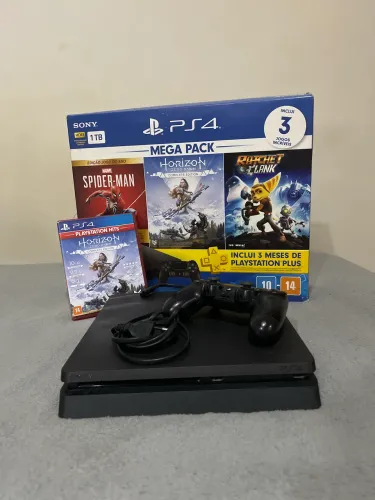 PlayStation 4, 1TB, com fonte e um controle + um jogo