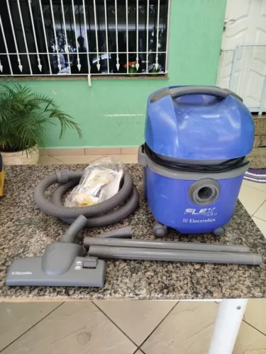 Aspirador de Pó e Água Electrolux Flex 1400W