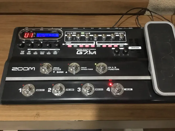 Pedaleira Zoom G7