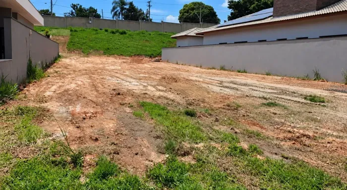 TERRENO À VENDA EM CONDOMÍNIO PORTAL BANDEIRANTES Salto SP