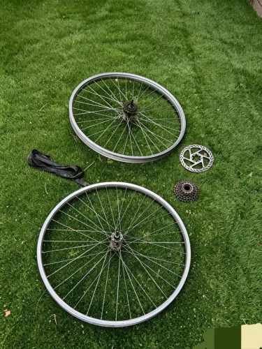 Jansa de bike aro 26, é aro 29 e disco e quadro, pra vender rápido preço de banana