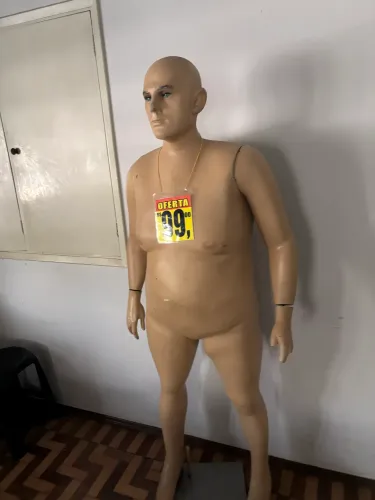 Manequim PLUS SIZE, unissex DE 499,00 reais por 99,00 reais 