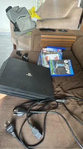 Ps4 pro com jogos 1TB