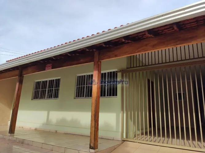 Casa com 2 quartos para alugar, 130 m² por R$ 1.600/mês - Conjunto Cafezal 1 - Londrina/PR