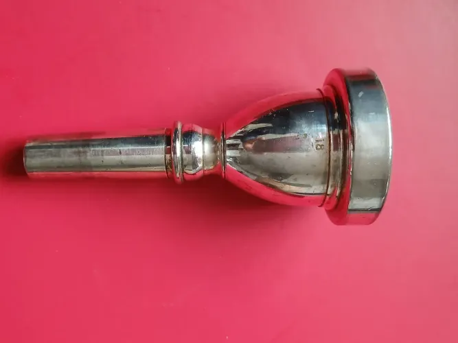 Vendo bocal para Tuba, 18