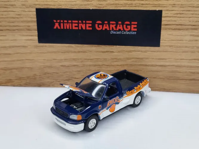 Racing Champions Ford F-150 1:64