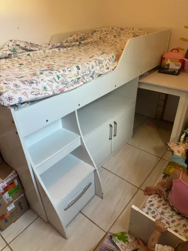 Cama alta multifuncional