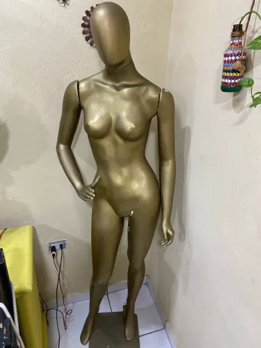 Manequim feminino
