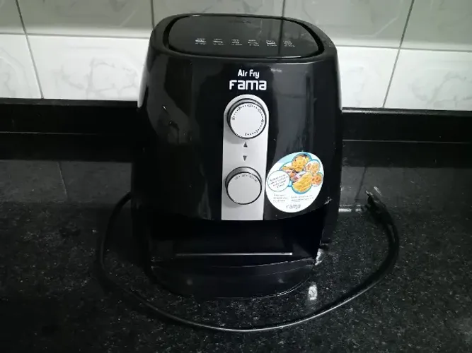 Fritadeira Air Fryer Fama 1240W 2,9L (Está sem bandeja!)