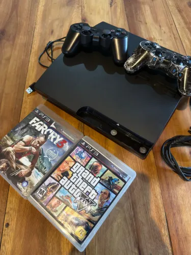 PlayStation 3 slim + 2 controles + 2 Jogos
