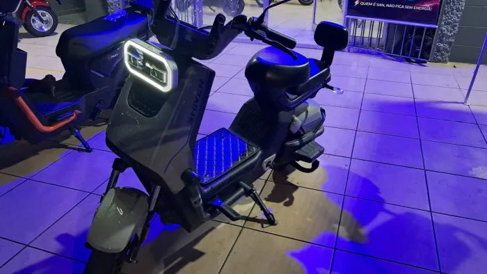Moto elétrica Shiver forza 1000W (com acessórios)