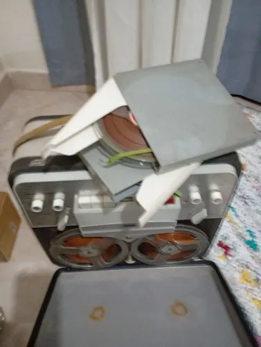Gravador antigo para colecionador Philips com algumas fitas 