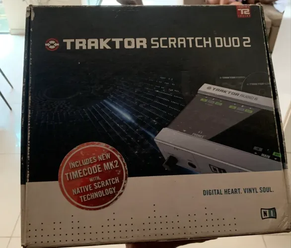 Kit DJ da Traktor Scratch Duo 2 completo + Traktor Audio 6 original da Native Instruments