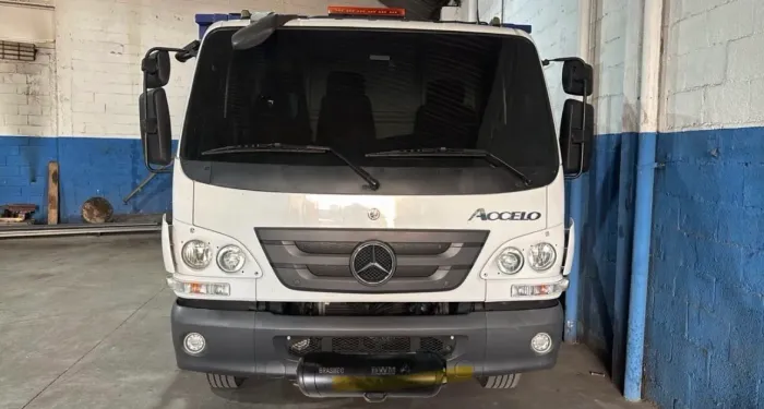Mercedes Acello 1017 2024 53.000 Com Plataforma