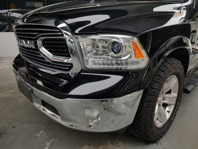 10 - RAM Classic Laramie 5.7 V8 16V Gasolina 4X4 Aut. 2022