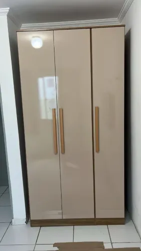 Guarda roupa três portas madeira alta qualidade