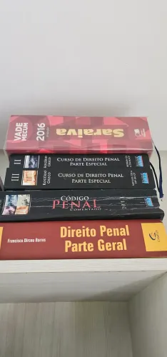 Livros de direito penal