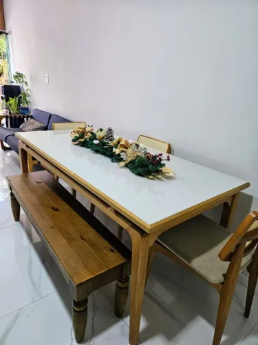 Mesa sala de jantar retangular com 04 cadeiras 