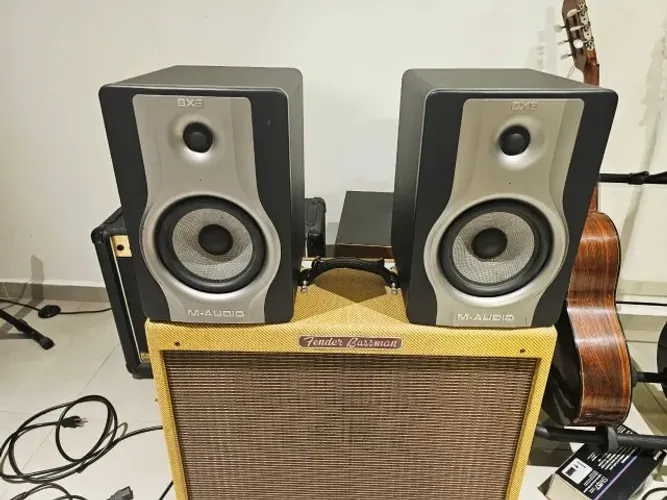 Par Monitor M Audio BX6 Ativos Carbon