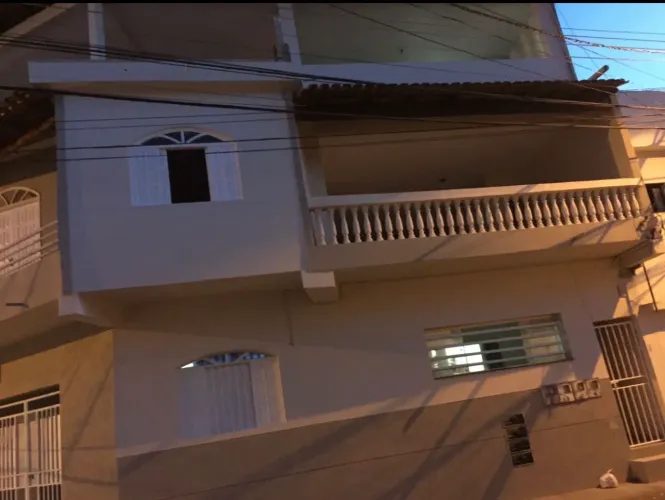 Alugo casa grande no centro de São Mateus, ES