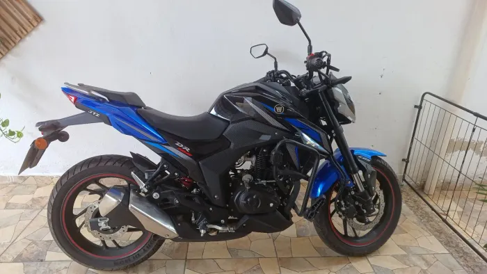 Moto 1.513 km com garantia de fábrica 