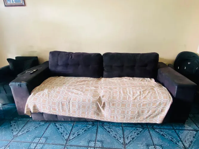 Pechincha, vendo sofá de 3 lugares, retratil, sofa cama em bom estado de uso