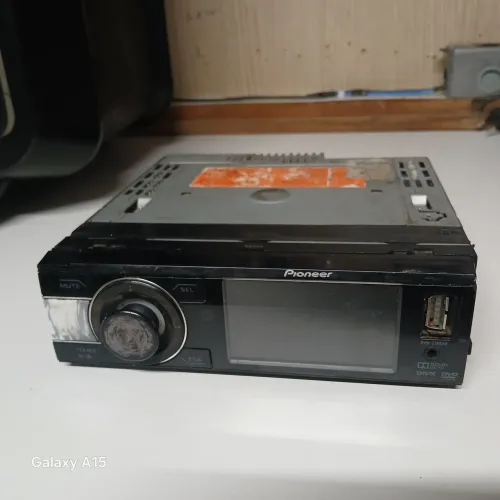 Vendo esse DVD automotivo pionner não ta funcionando e não tem o chicote 