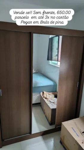Guarda roupa 3 portas de correr e um espelhos no meio ( Usado )