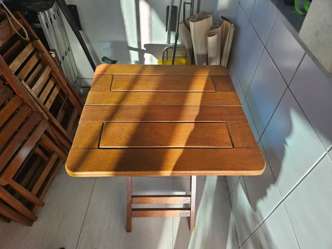 Mesa dobrável 70x68 madeira com 4 cadeiras