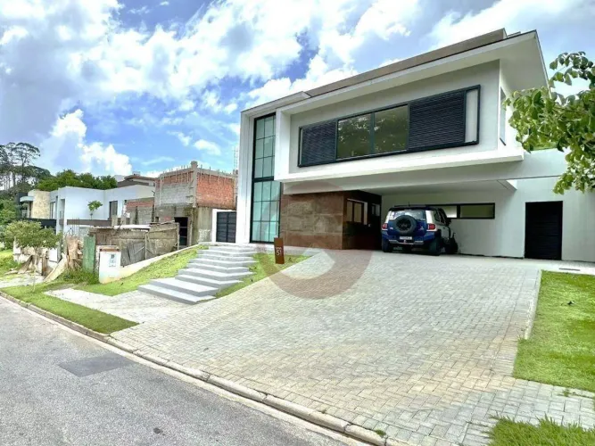 Sobrado com 3 Suítes à venda, 303 m² por R$ 3.300.000 - Granja Viana - Embu das Artes/SP
