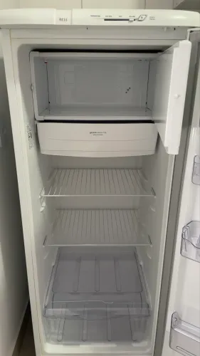 Geladeira Electrolux RE31 240 Litros - R$ 450,00