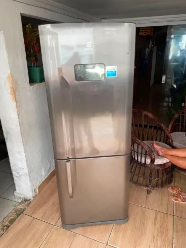 Geladeira inverter Electrolux inox 460 l completa espaçosa