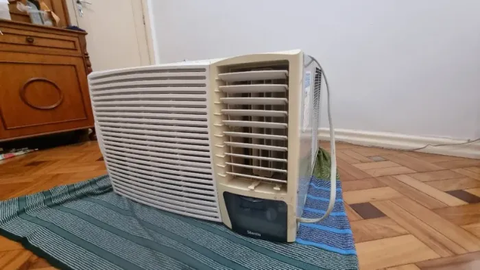 Ar-Condicionado Janela 21000 BTU Springer Silentia Quente Frio