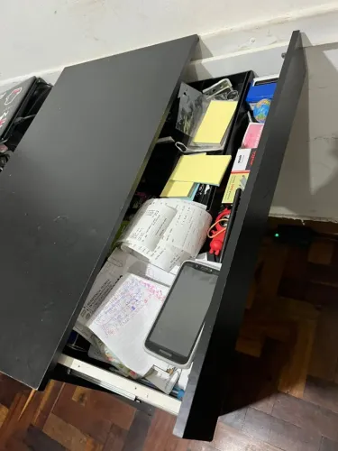 mesa de computador ou mesa de caixa com gaveta