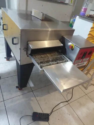 Vende-se esteira para pizza