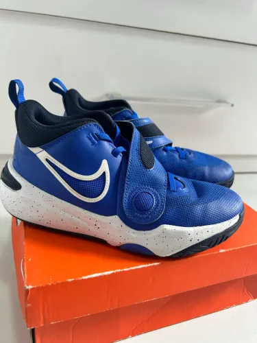 Tenis Nike azul hustle