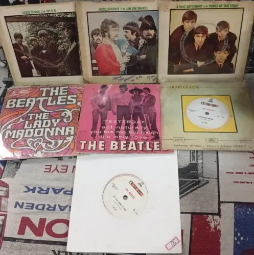 BEATLES COLEÇAO DE COMPACTOS...6 + 1 DE BRINDE - 400
