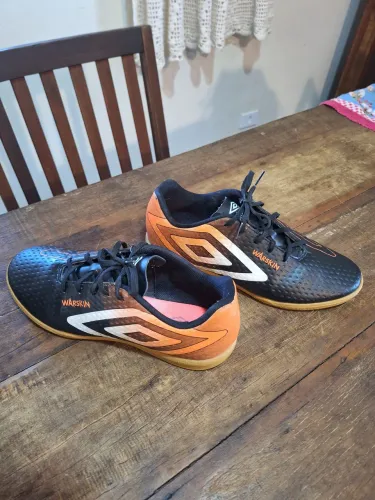 Chuteira socite umbro warskim