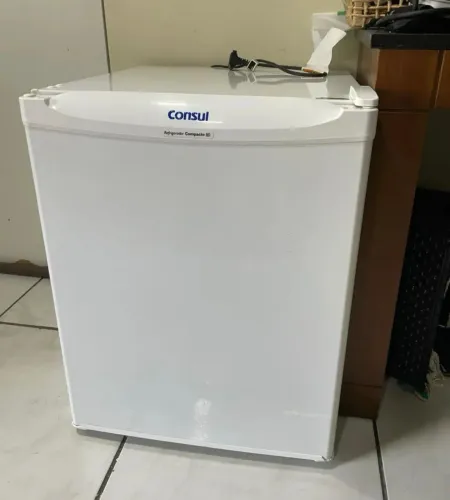 Frigobar Consul Compacto 80L